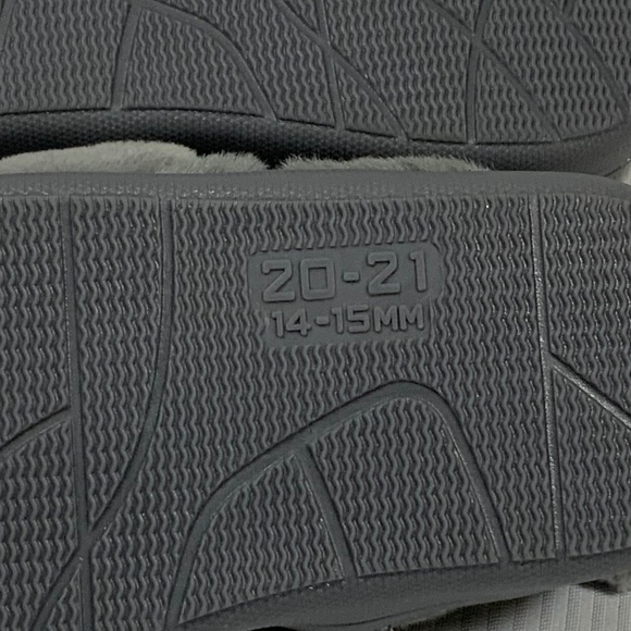 Baby Shark Slippers - Super Soft !! - Picture 7 of 7